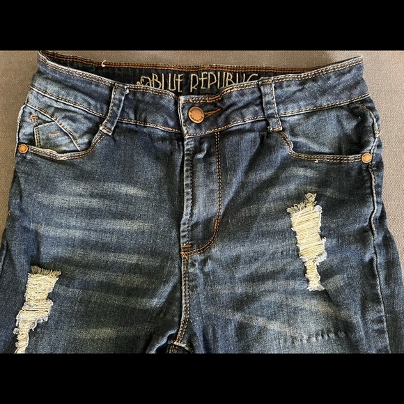 Blue Republic Jeans Size 9 these lift the bottom and have a great ripped look. - Picture 2 of 5